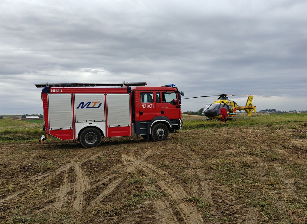 zbiór warzyw, kombajn, wypadek, ranny mężczyzna