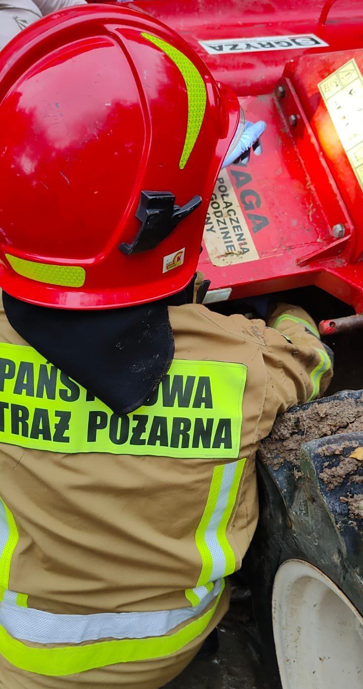 mycie maszyn, glebogryzarka, ciągnik, wypadek