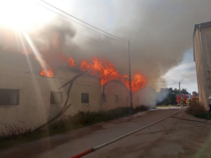 pożary, obora, stodoła, słoma