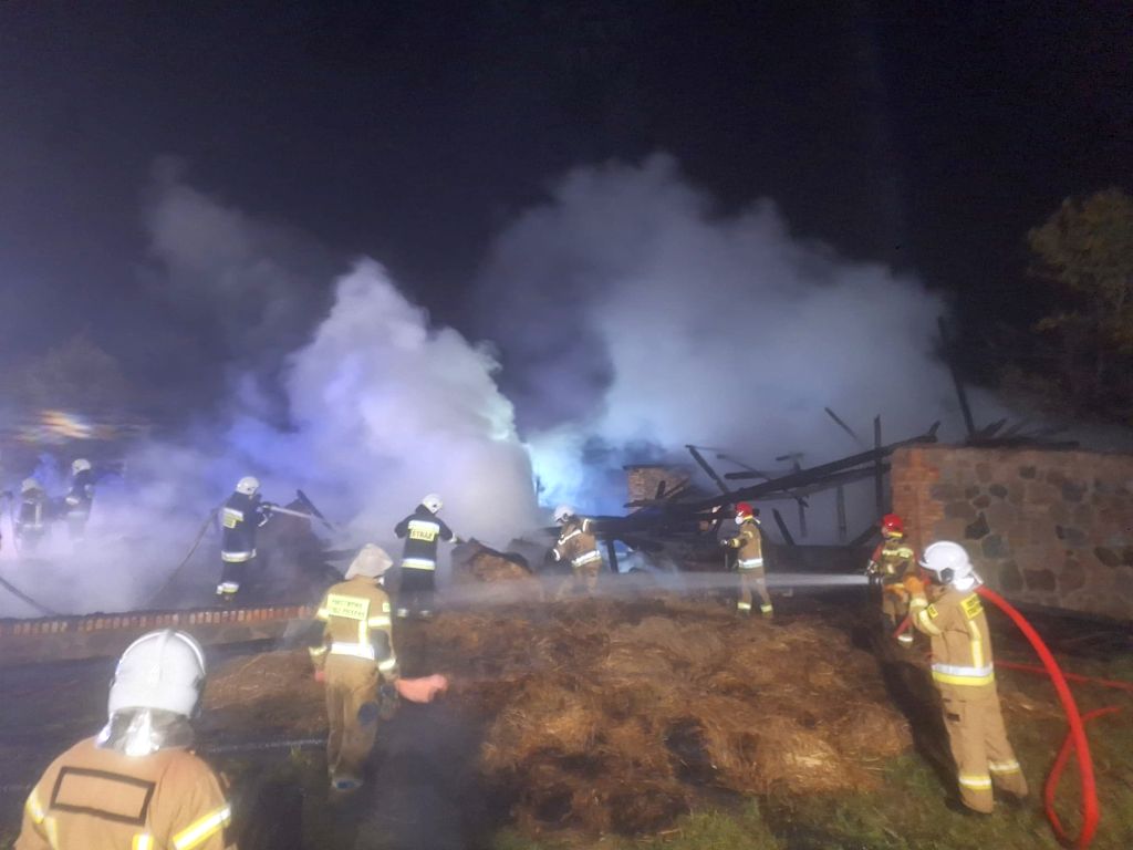 pożar, stodoła, ciągnik, budynek inwentarski