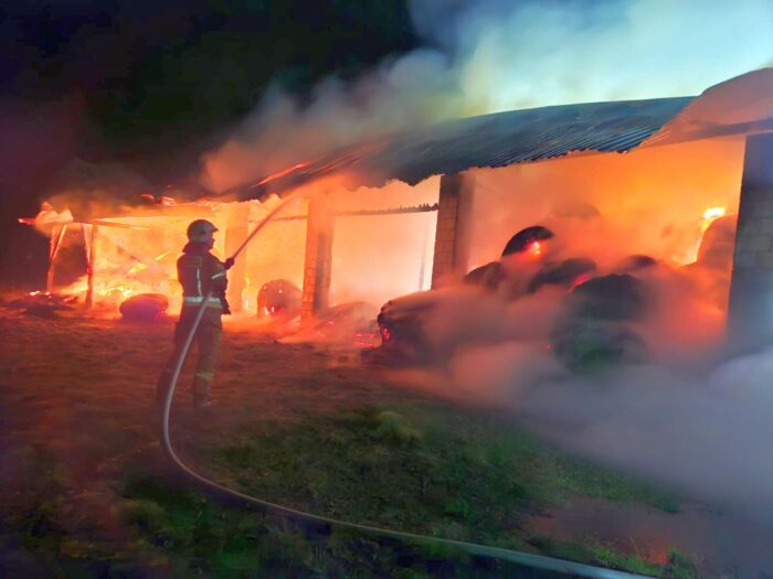 pożar, stodoła, siano, zboże