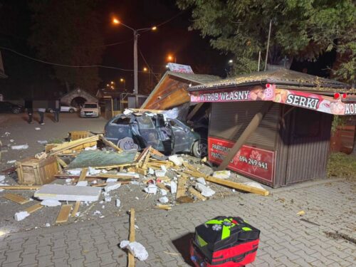 zdarzenie drogowe, auto, stragany, żywność