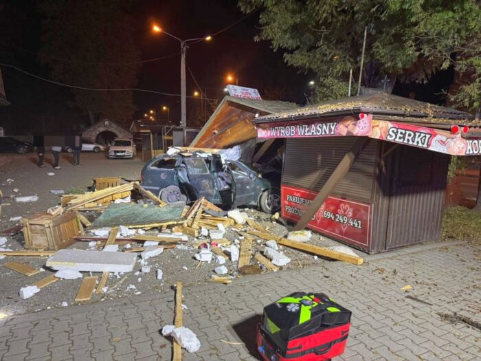 zdarzenie drogowe, auto, stragany, żywność