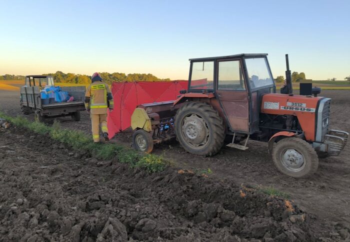 wypadek, siew, śmierć mężczyzny, przyczepa