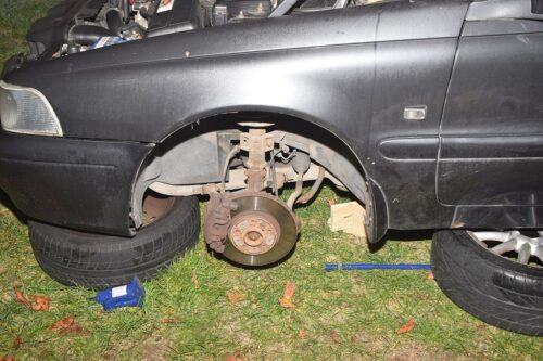 wypadek, samochód, zmiana kół, śmierć mężczyzny