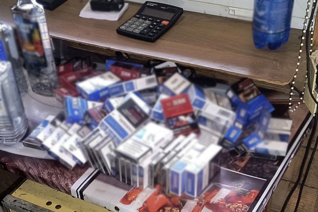 kas, służba celno-skarbowa, bazar, alkohol, papierosy