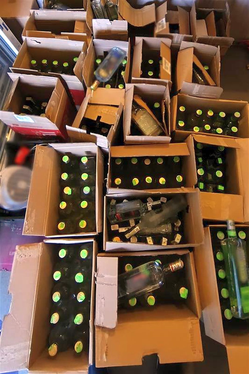 kas, służba celno-skarbowa, bazar, alkohol, papierosy