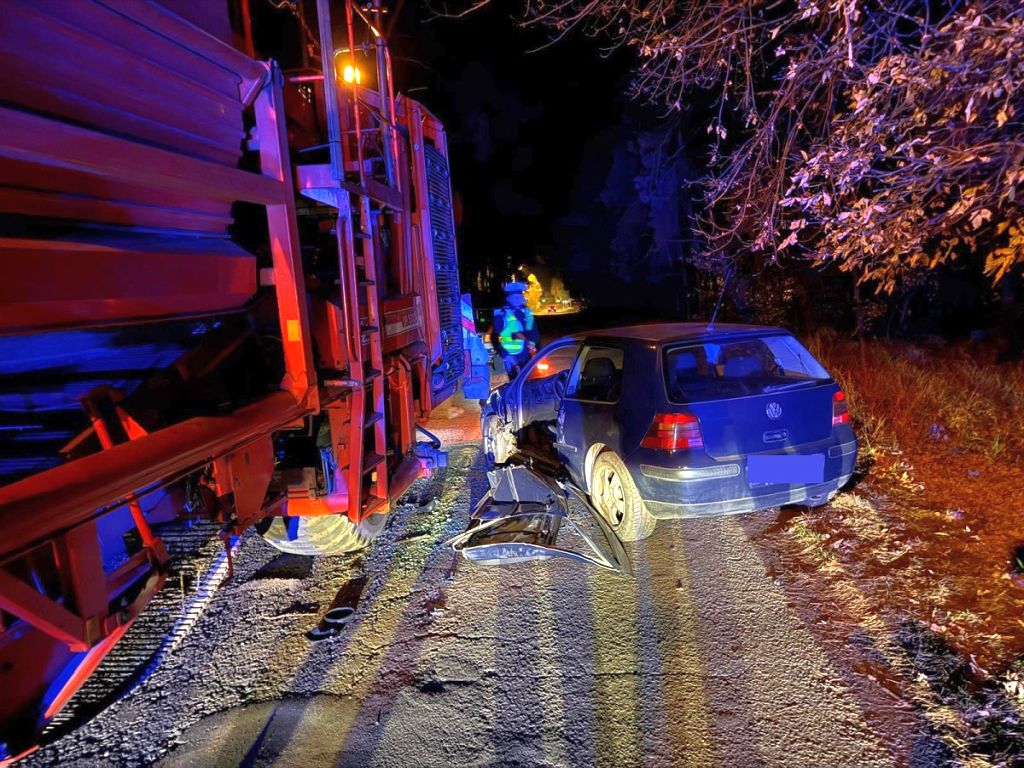 zdarzenie drogowe, kolizja, zderzenie, auto, ciągnik