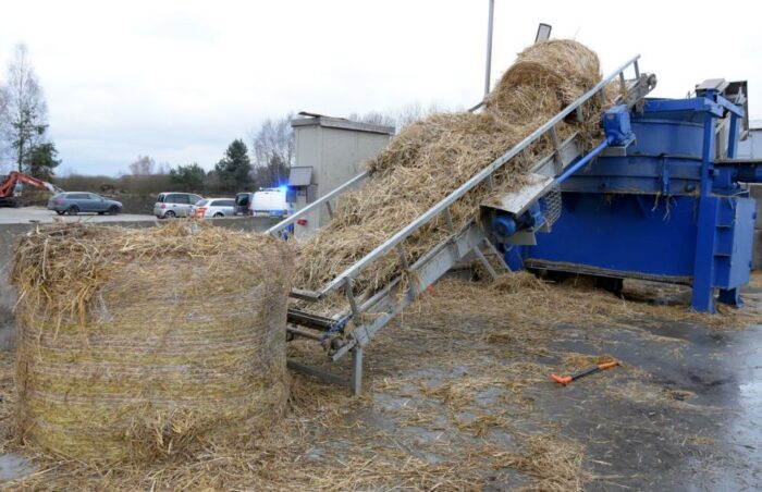 wypadek, maszyna, słoma, ranny mężczyzna