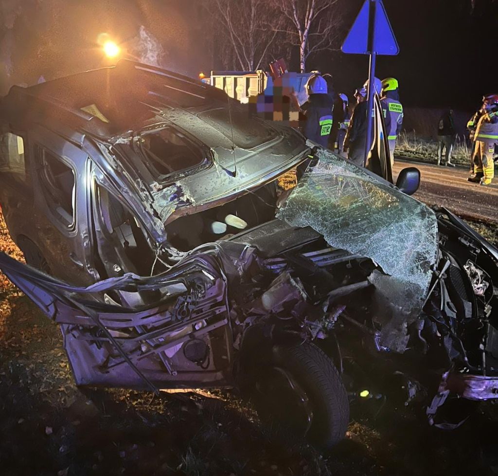 zderzenie, auto, ciągnik, przyczepa, kukurydza