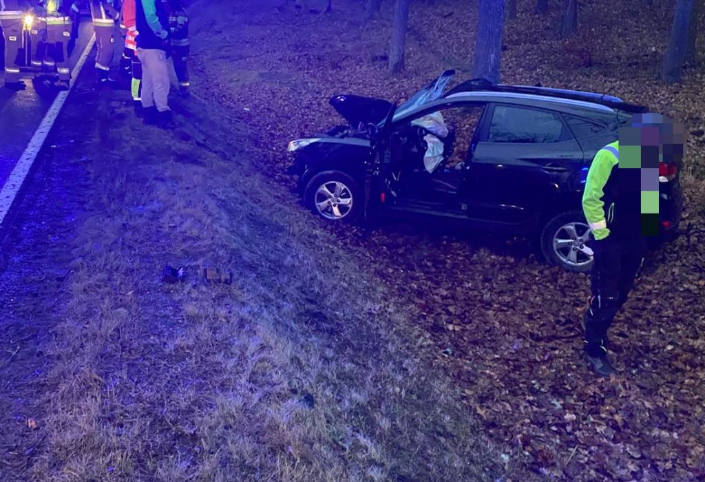 zderzenie, auto, kombajn leśny, harwester