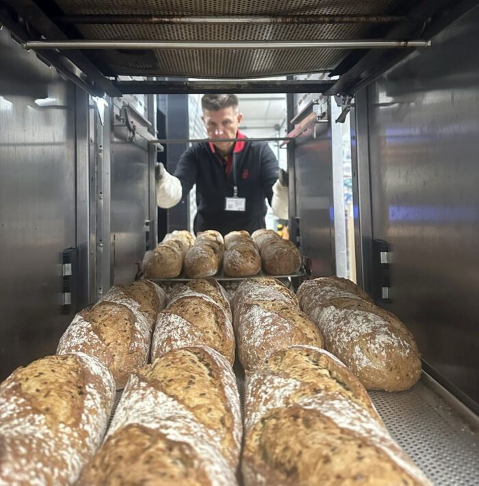 poseł, petru, biedronka, praca