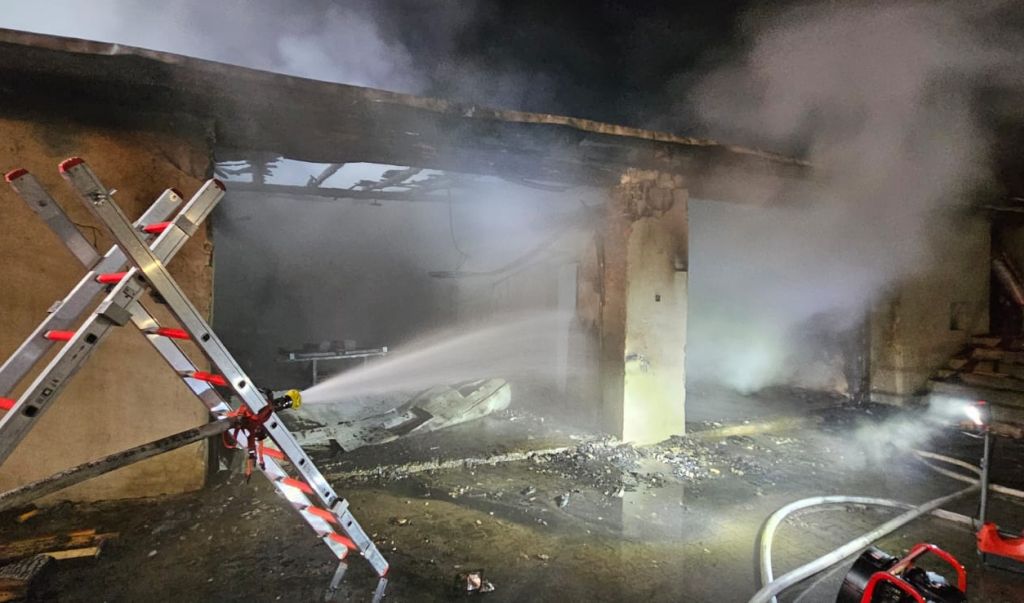 pożar, budynek gospodarczy, akcja gaśnicza, straty