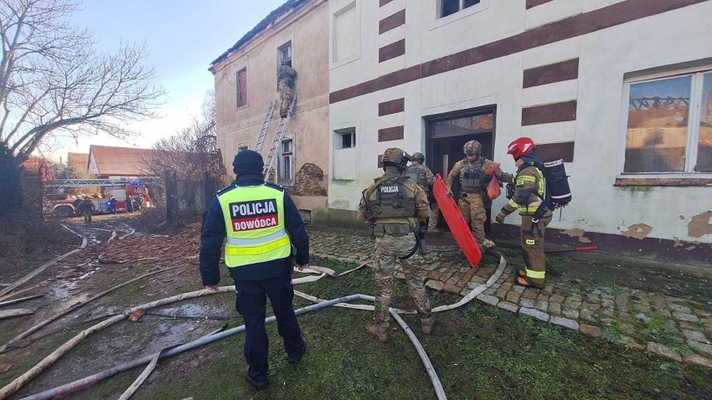 pożar, gospodarstwo, strzelanina, śmierć mężczyzn