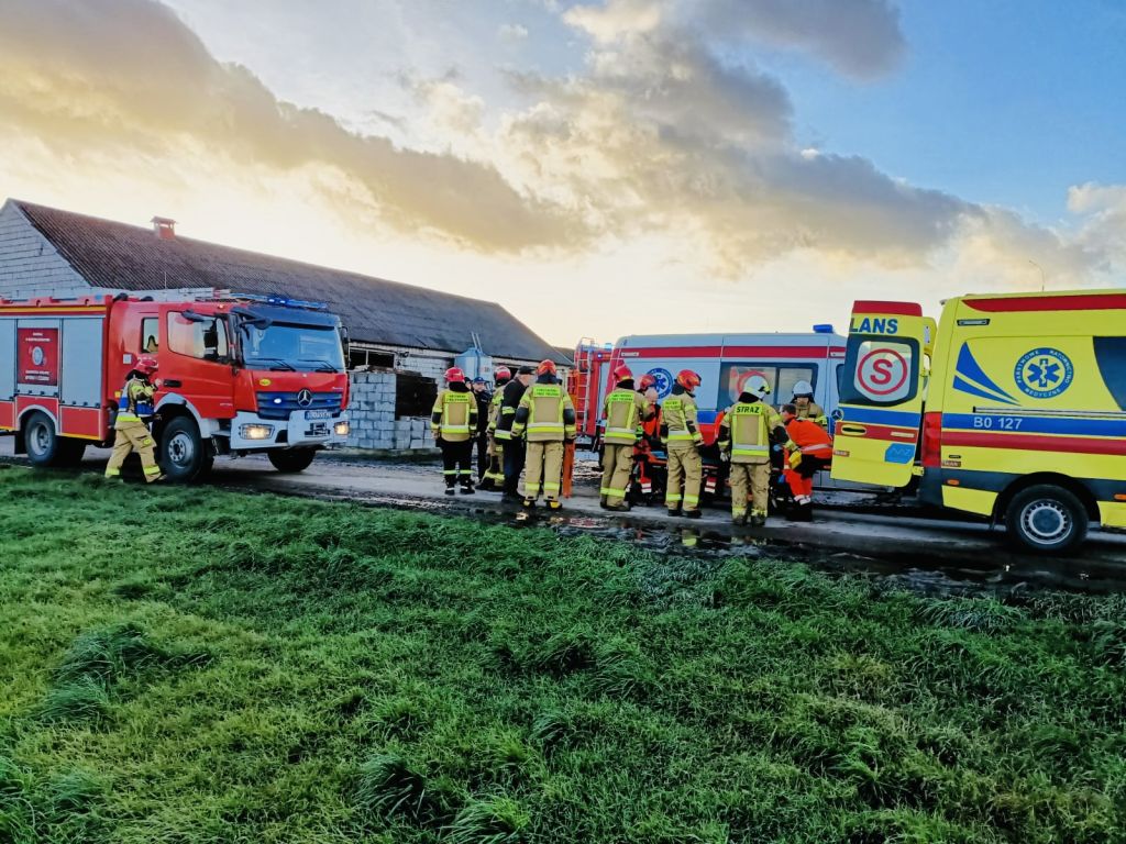 gospodarstwo, wypadek, zawalony strop, budynek gospodarski