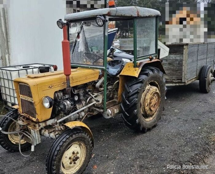 pijany traktorzysta, zatrzymanie, zakaz prowadzenia pojazdów, policjant