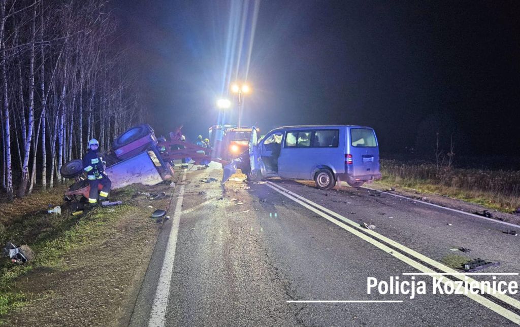 zdarzenie drogowe, zderzenie, auto, ciągnik