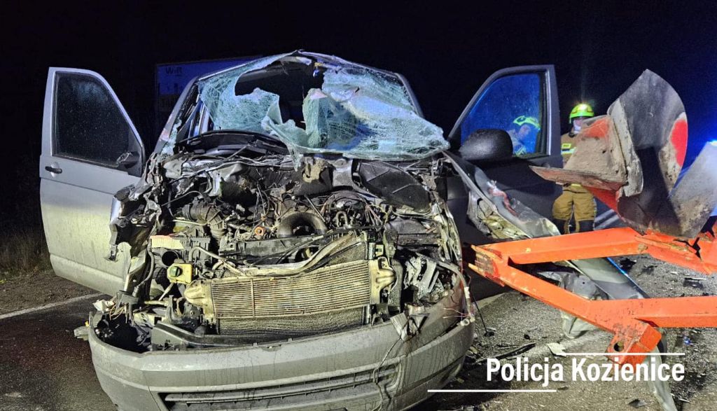 zdarzenie drogowe, zderzenie, auto, ciągnik