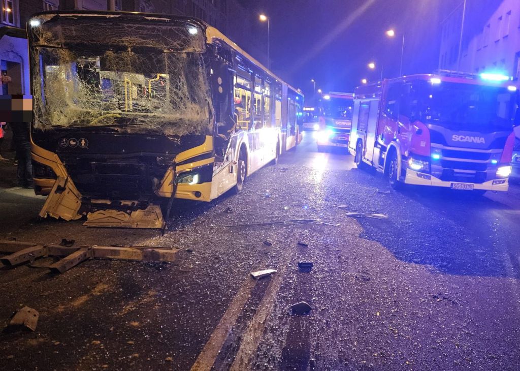 zderzenie, wypadek, autobus, ciągnik