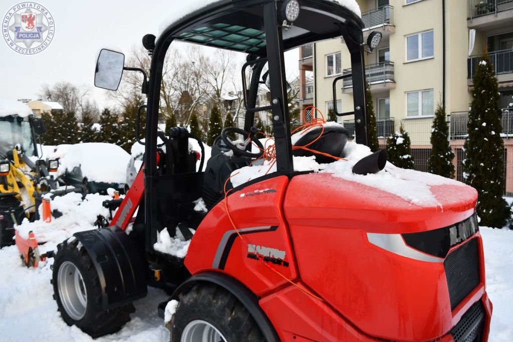 skradzione maszyny, skradziona ładowarka, śledztwo, policyjny parking