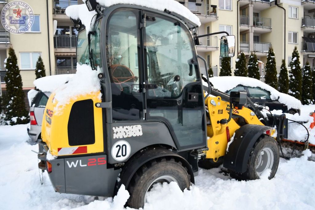 skradzione maszyny, skradziona ładowarka, śledztwo, policyjny parking