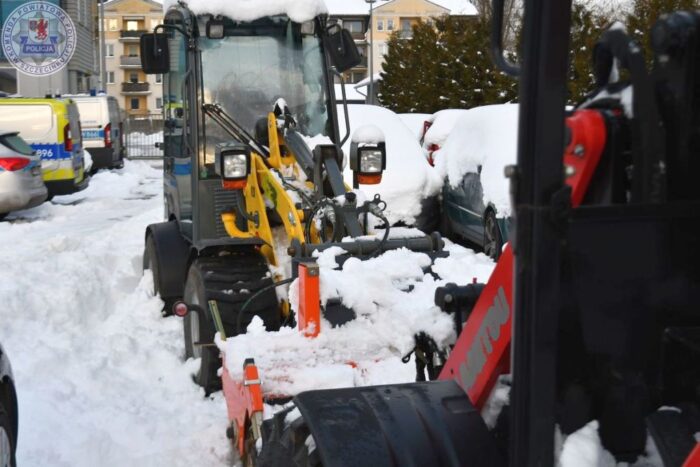 skradzione maszyny, skradziona ładowarka, śledztwo, policyjny parking