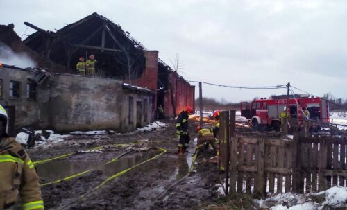 pożar, pożar w gospodarstwie, bydło, spalone bydło