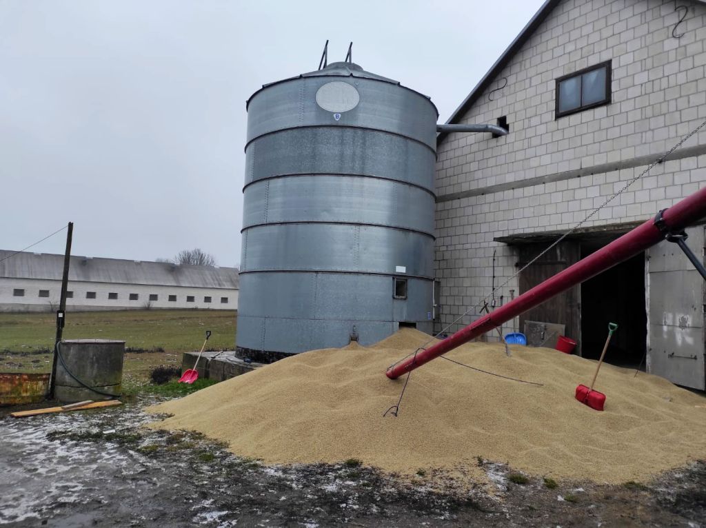 wypadek, silos zbożowy, przysypany w silosie, przysypany mężczyzna