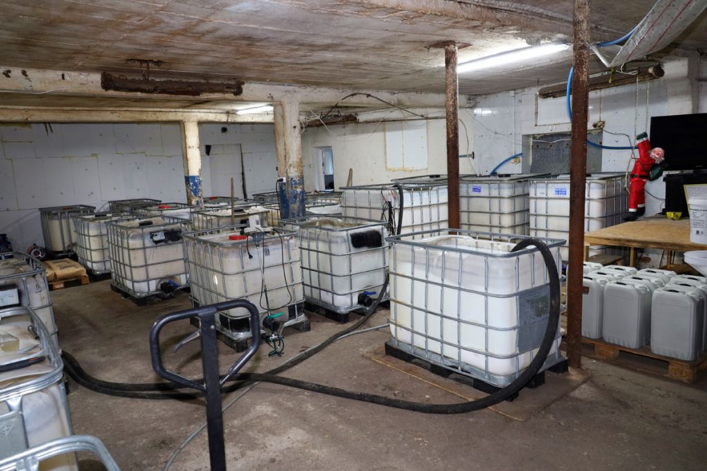 bimbrownia, produkcja alkoholu, nielegalny alkohol, bimber