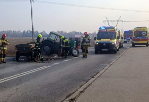 zdarzenie drogowe, zderzenie, ciągnik, auto