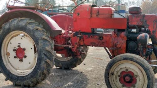 wypadek, wywrócony ciągnik, przygniecenie, ranny traktorzysta