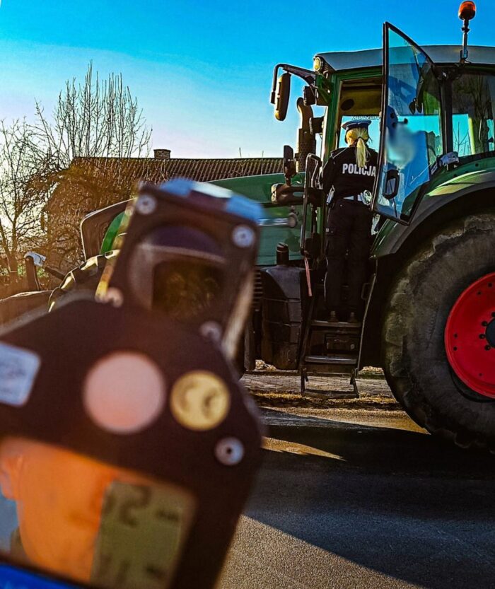 przekroczenie prędkości, kontrola drogowa, mandat dla traktorzysty, kontrola prędkości