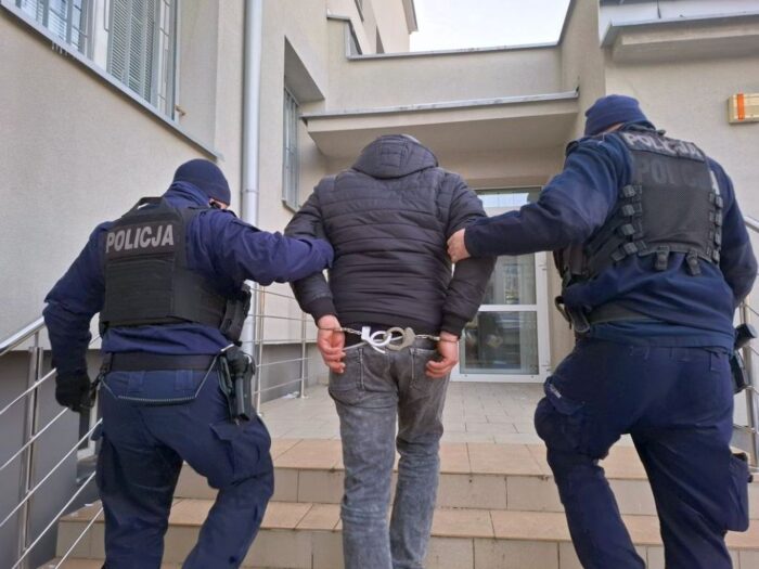 kradzież, magazyn zbożowo-nawozowy, kradzież pieniędzy, zatrzymanie