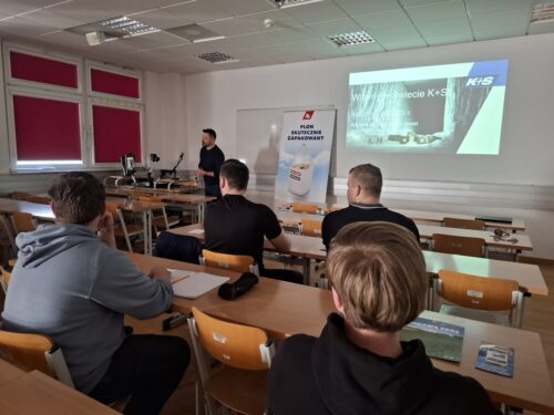 Cezary Przytuła, studenci WRiE, sala