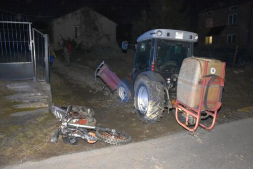 zderzenie, motocykl, ciągnik rolniczy, ranny motocyklista