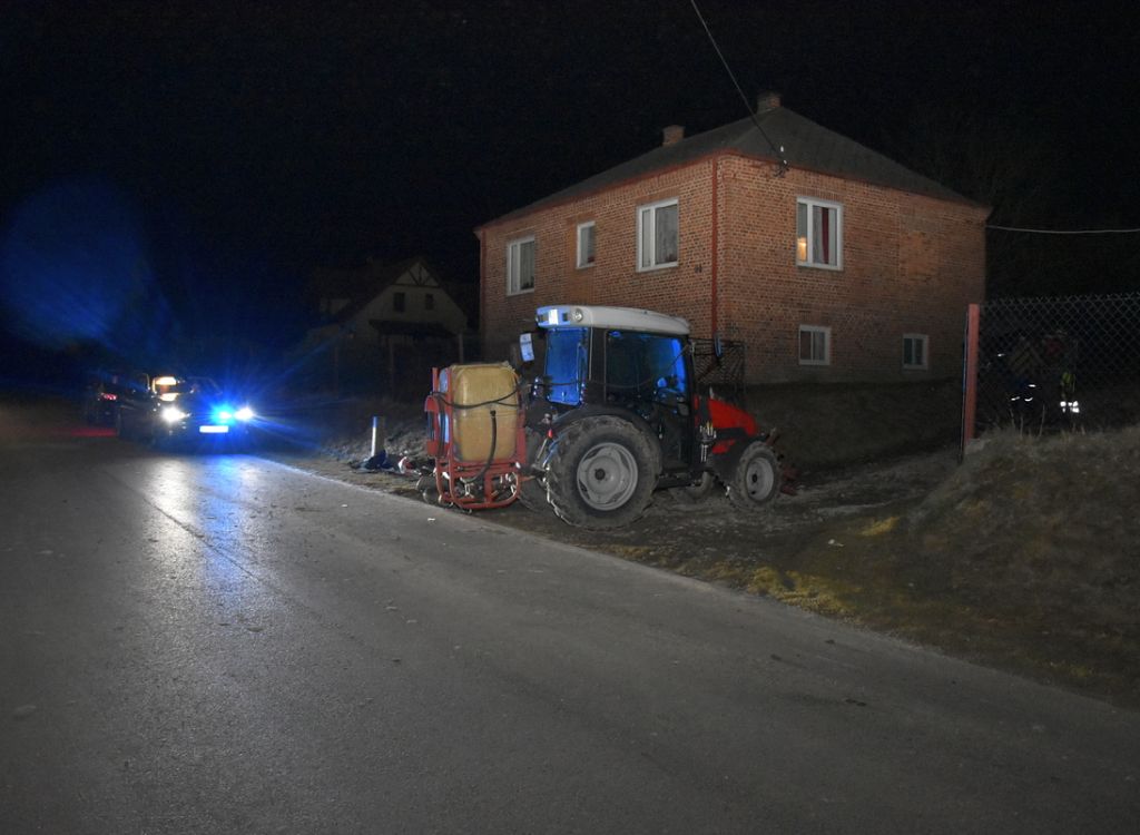 zderzenie, motocykl, ciągnik rolniczy, ranny motocyklista