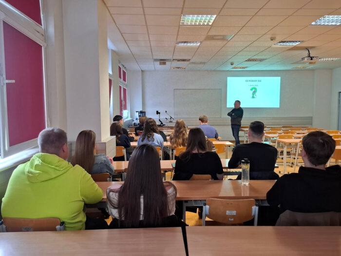 Maciej Maciejewski, sala, studenci WRiE