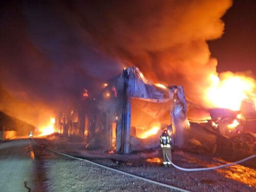 pożar, hala, pożar hali, maszyny rolnicze