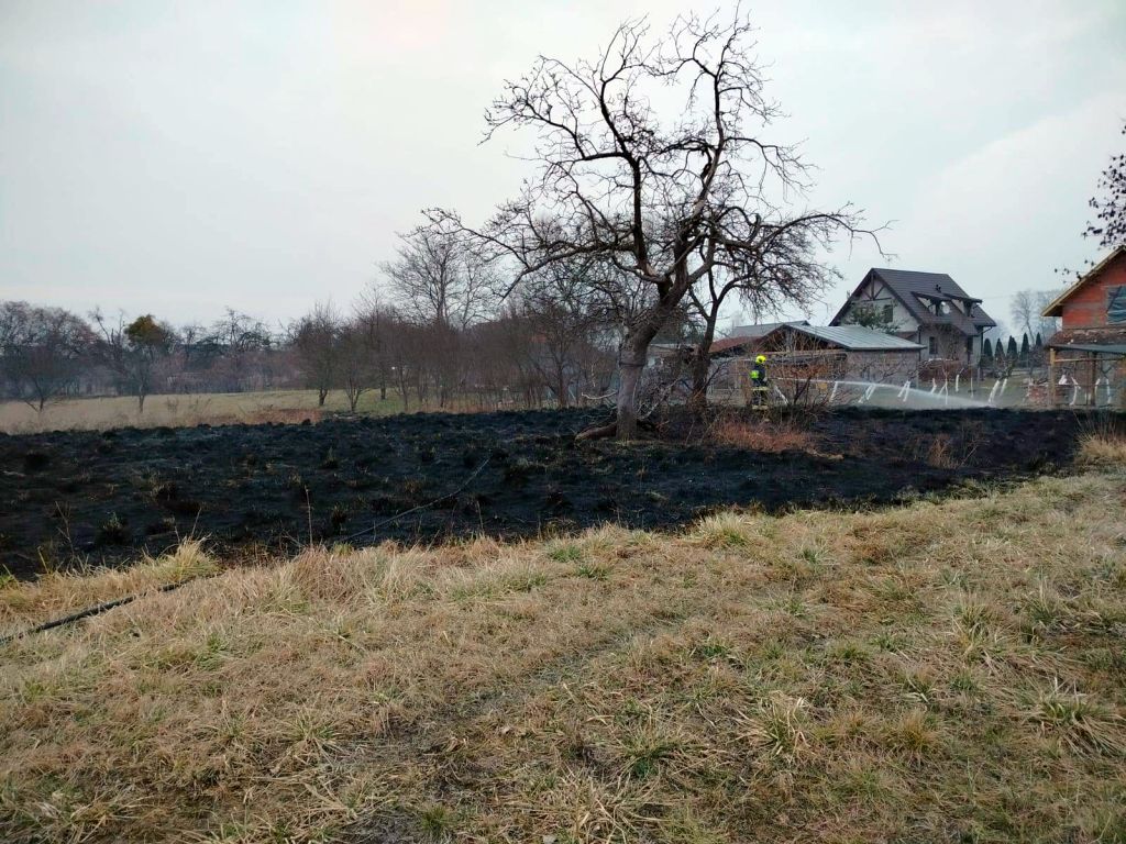 pożary traw, pożary nieużytków, wypalanie traw, śmierć mężczyzny
