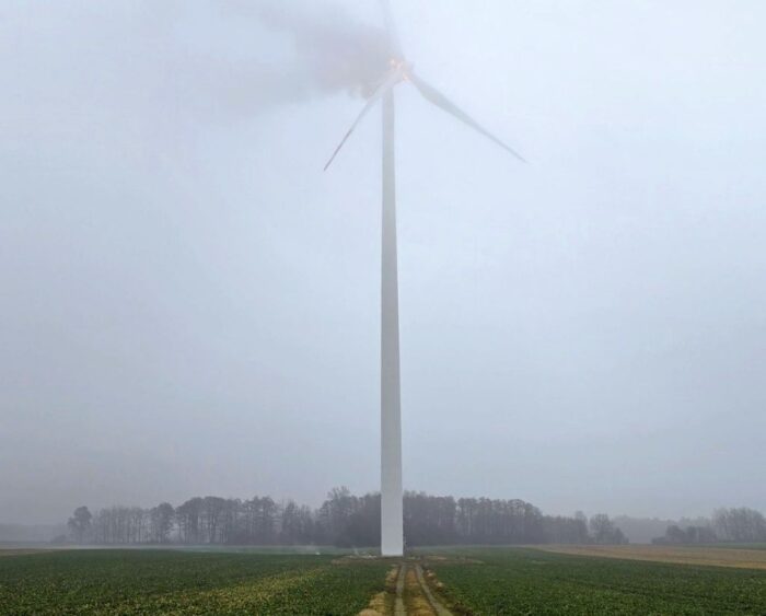 pożar, wiatrak, turbina wiatrowa, pożar turbiny