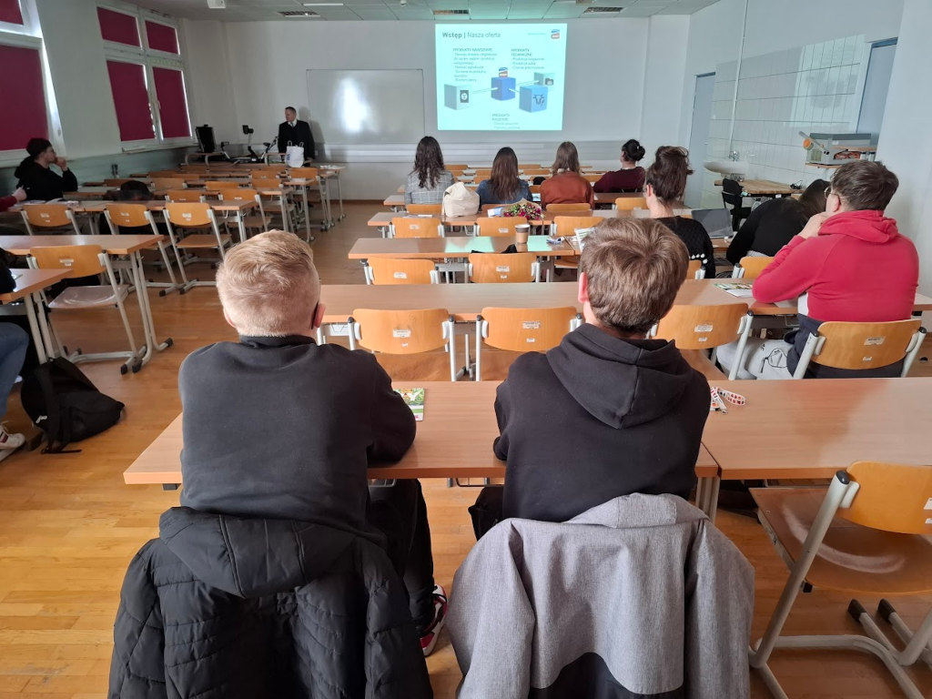 Waldemar Cisak, sala, studenci WRiE