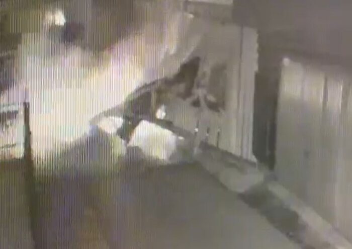 zdarzenie drogowe, pijany kierowca, stodoła, zderzenie ze stodołą