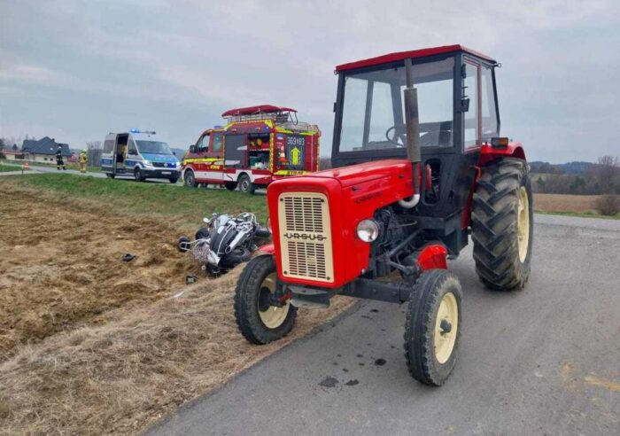 wypadek, ciągnik, motocyklista, ranni