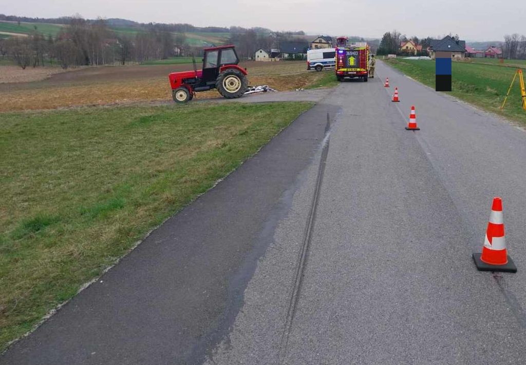 wypadek, ciągnik, motocyklista, ranni