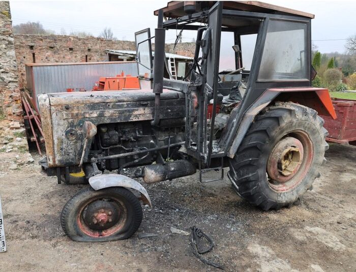 pożar ciągnika, pożar, ciągnik, traktor