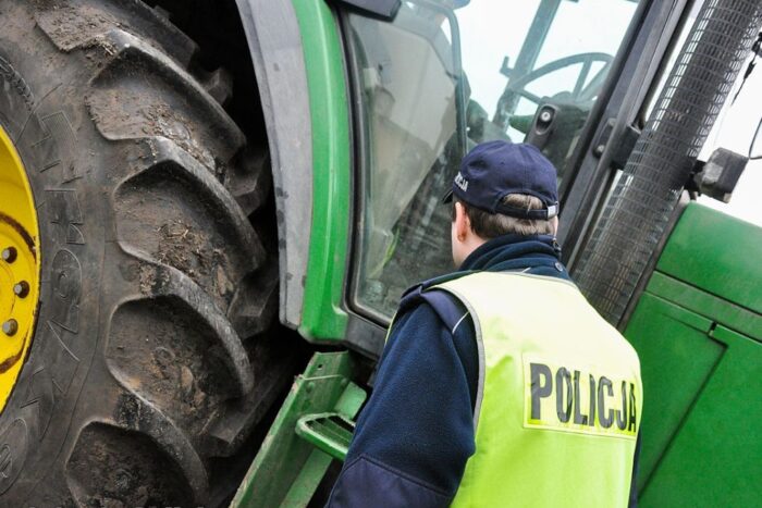 kontrola drogowa, ciągnik, pijany traktorzysta, poszukiwany mężczyzna
