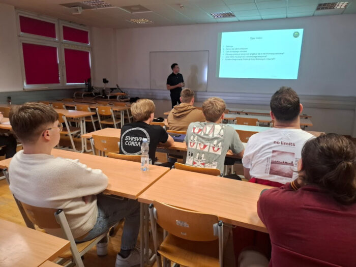 Karol Siewruk, studenci WRiE