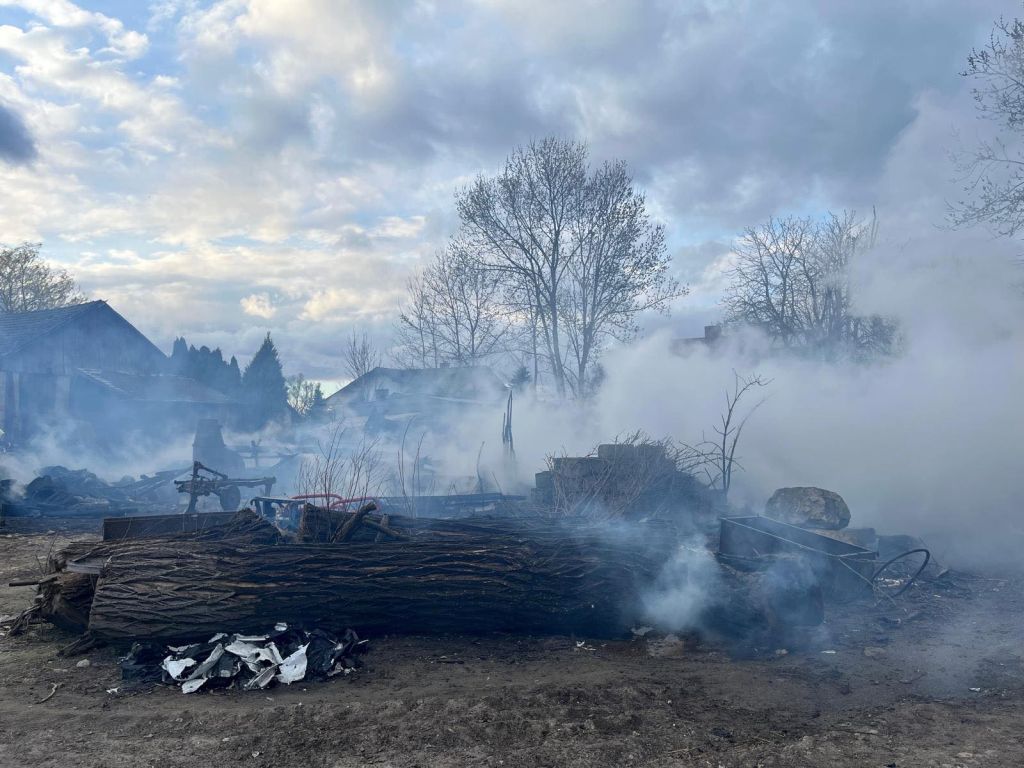 pożar stodoły, pożar w gospodarstwie, straty, maszyny, zboże
