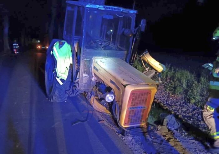 uderzenie w drzewo, zderzenie z drzewem, ciągnik, pijany traktorzysta