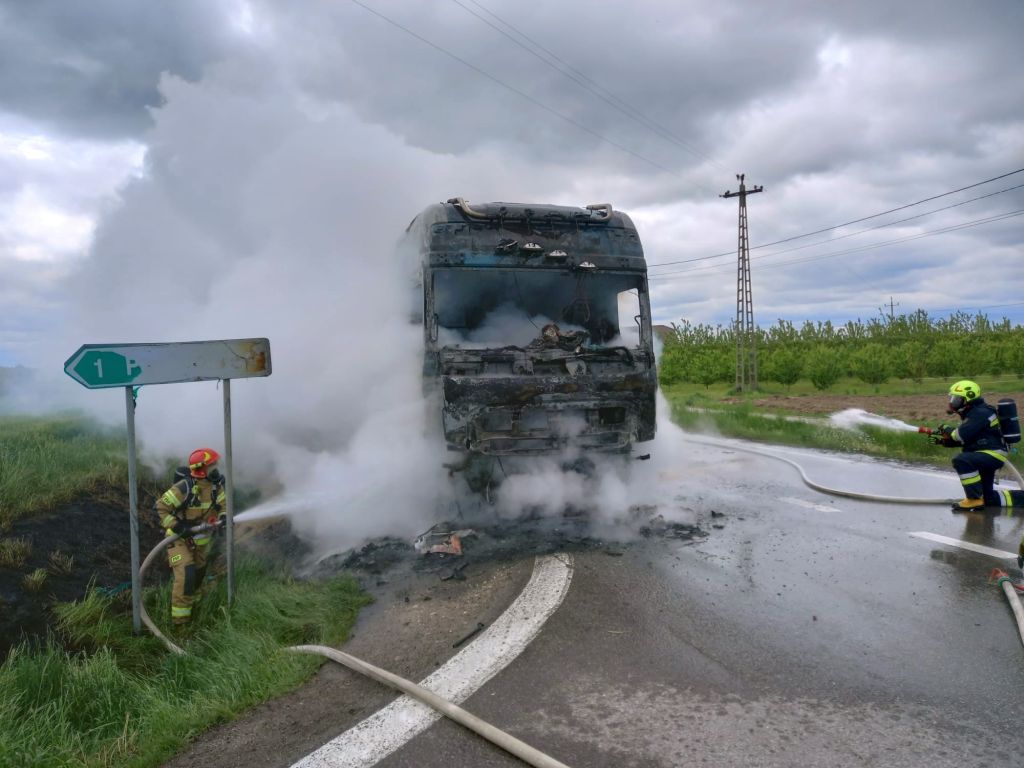 pożar, ciężarówka, zboże, akcja gaśnicza